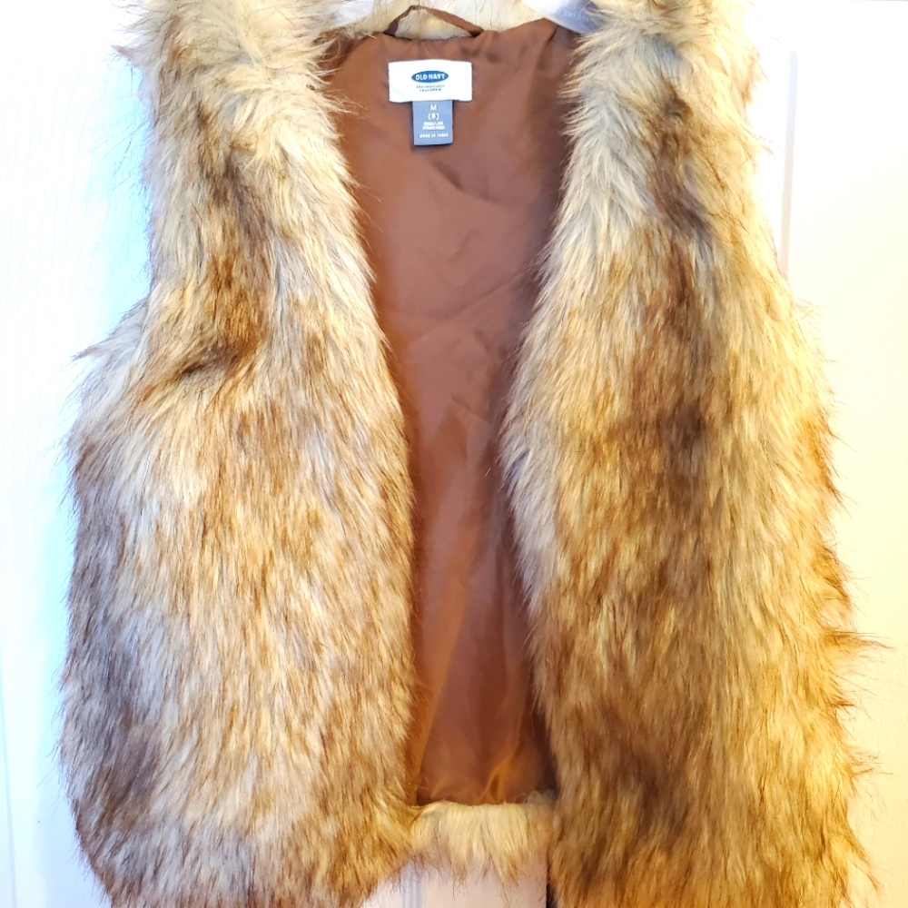Old Navy Faux fur girls vest. Size 8